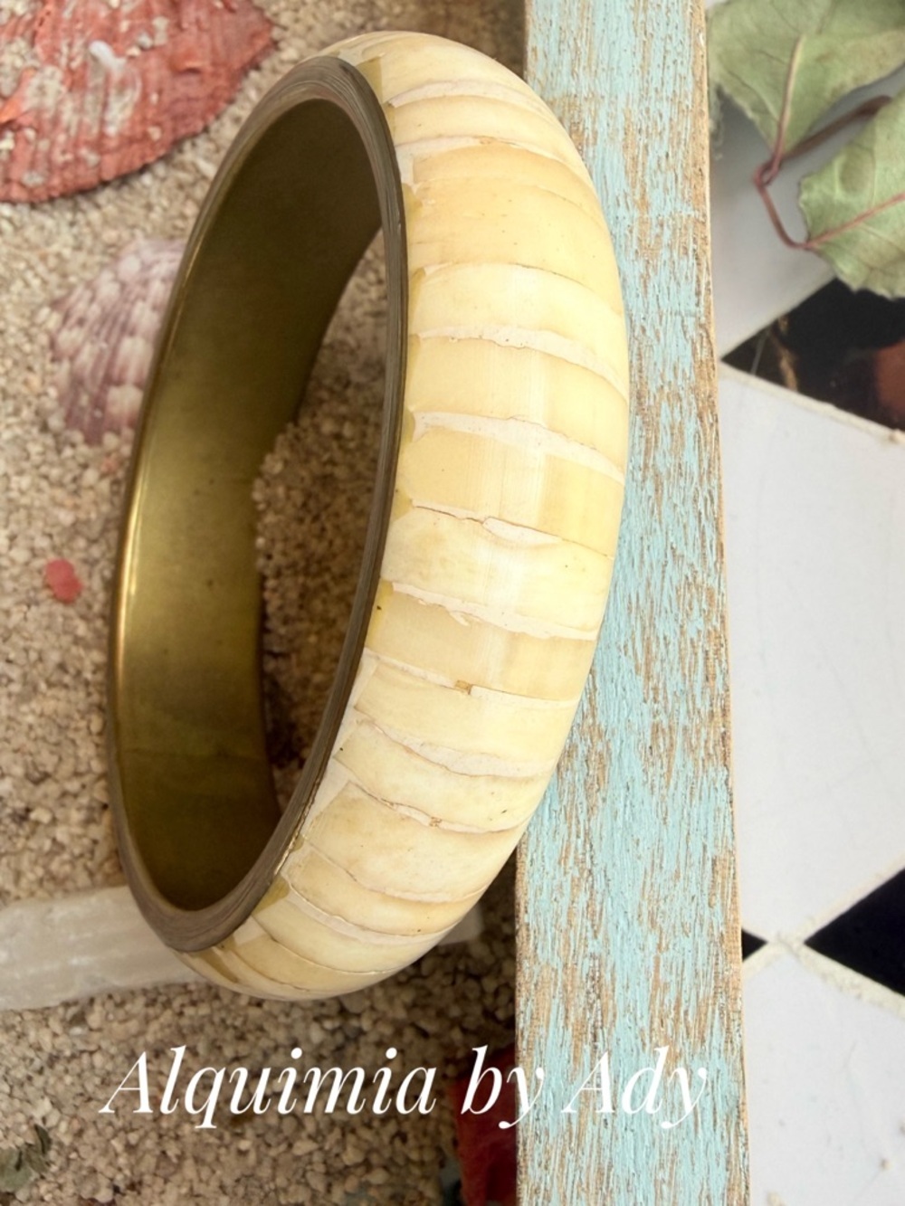 BONE SHELLS 🐚 Yellow Cream Inlay Bangle Bracelet
